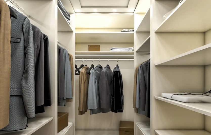 Міні гардеробна на терасі: креативні ідеї облаштування для малих просторів